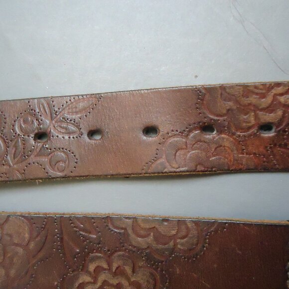 SIZE M. Fossil genuine leather floral tooled belt. main image 4